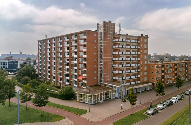 Vooraanzicht van een grote VvE in Schiedam