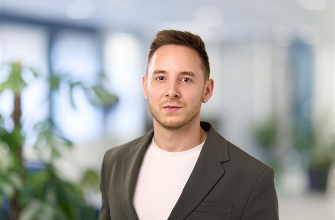 Portretfoto Nick van Vulpen