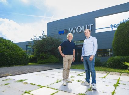 Twee mannen poserend voor hun transformatieproject Wout