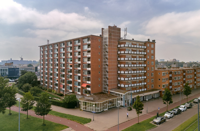 Vooraanzicht Van Een Appartementencomplex Van Een Vve Uit Schiedam